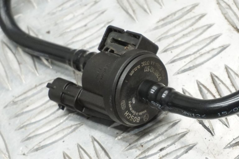 FIESTA MK7 1.0 ECOBOOST EVAPORATION PURGE VALVE WITH VACUUM PIPES 201317 YR15 Gala Motors