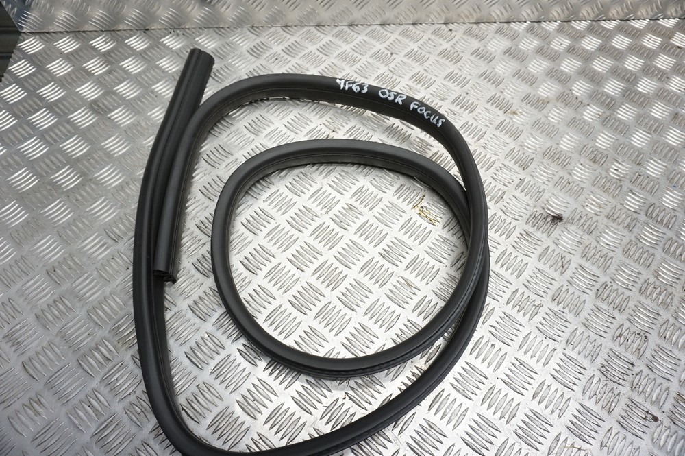 FORD FOCUS MK3 HATCHBACK OSR DOOR RUBBER SEAL (ON BODY) 20112015 YF63