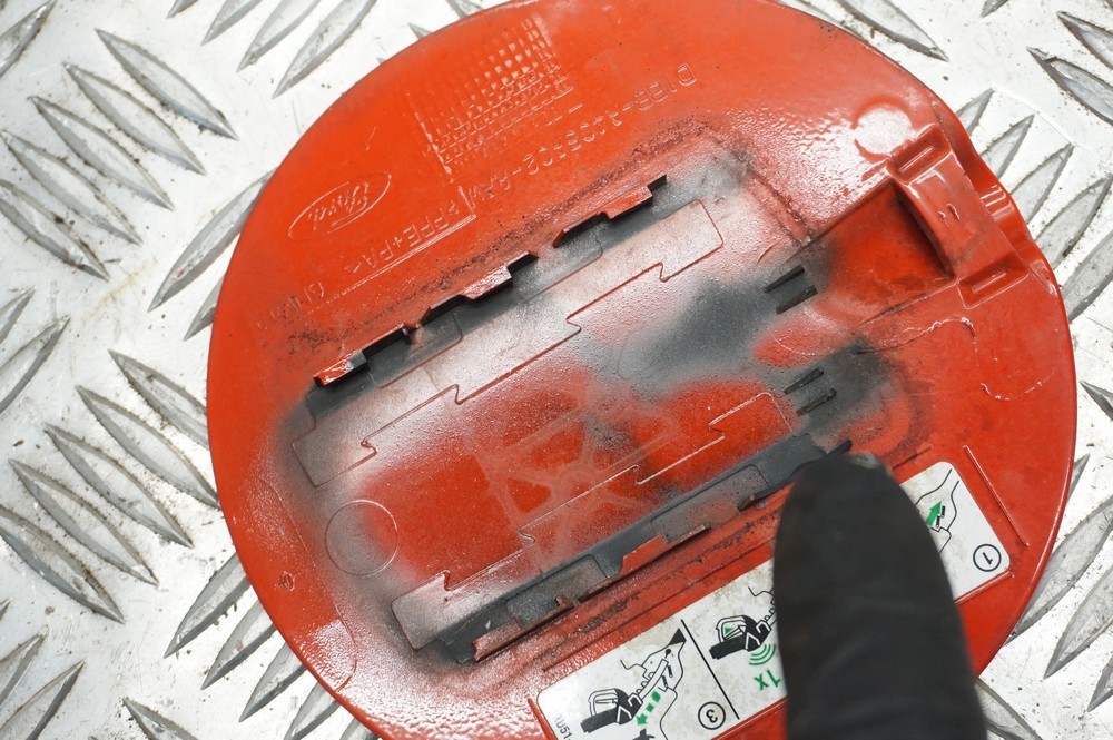 FIESTA MK7 FUEL TANK DOOR FLAP IN RACE RED (CLIP BROKEN SEE PHOTOS) 13