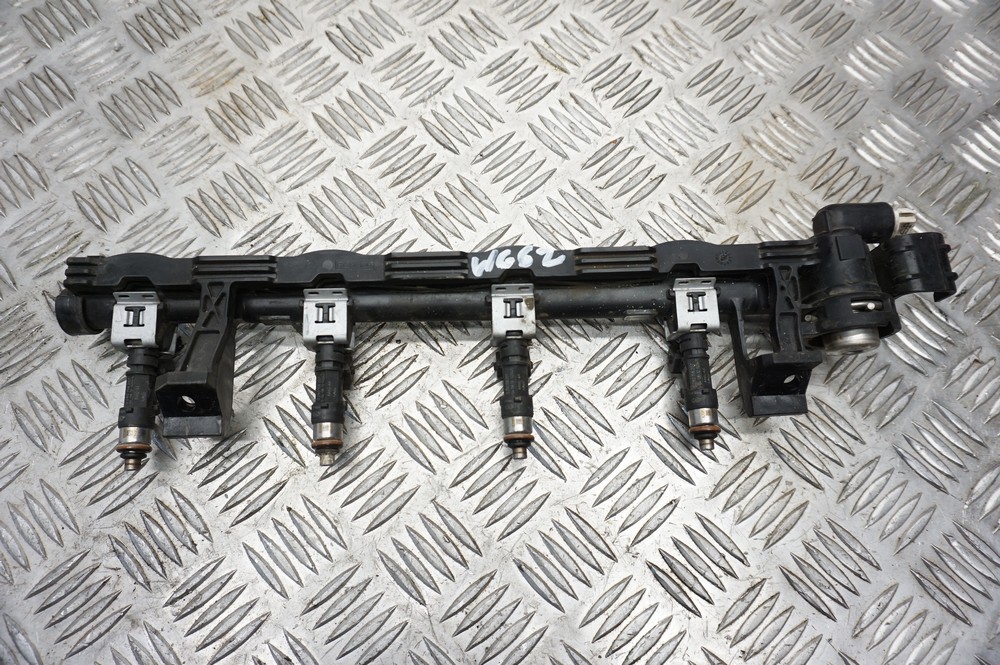 FORD FIESTA MK7 1.6 PETROL FUEL RAIL WITH INJECTORS 20132017 WG62
