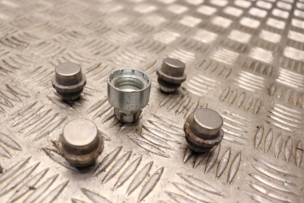 FORD FIESTA MK7 ALLOY WHEEL LOCKING NUTS 20132017 YY66 Gala Motors