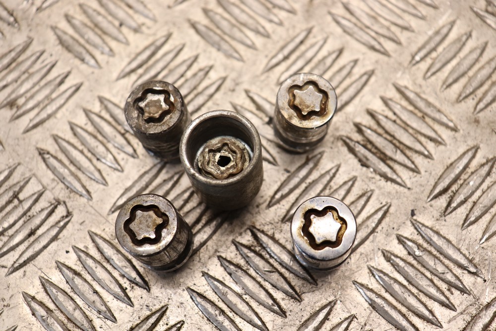 FORD FIESTA MK7 ALLOY WHEEL LOCKING NUTS 20092012 EA11 Gala Motors