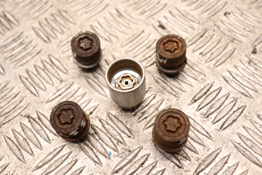 FORD FIESTA MK7 ALLOY WHEEL LOCKING NUTS 20092012 ML58 Gala Motors