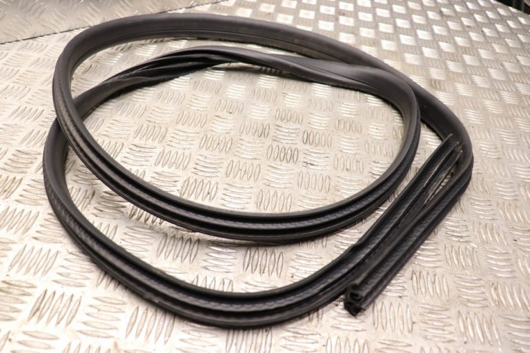 FORD FOCUS MK3 ST FRONT OSF DOOR RUBBER SEAL (ON BODY) 20152018 EN651