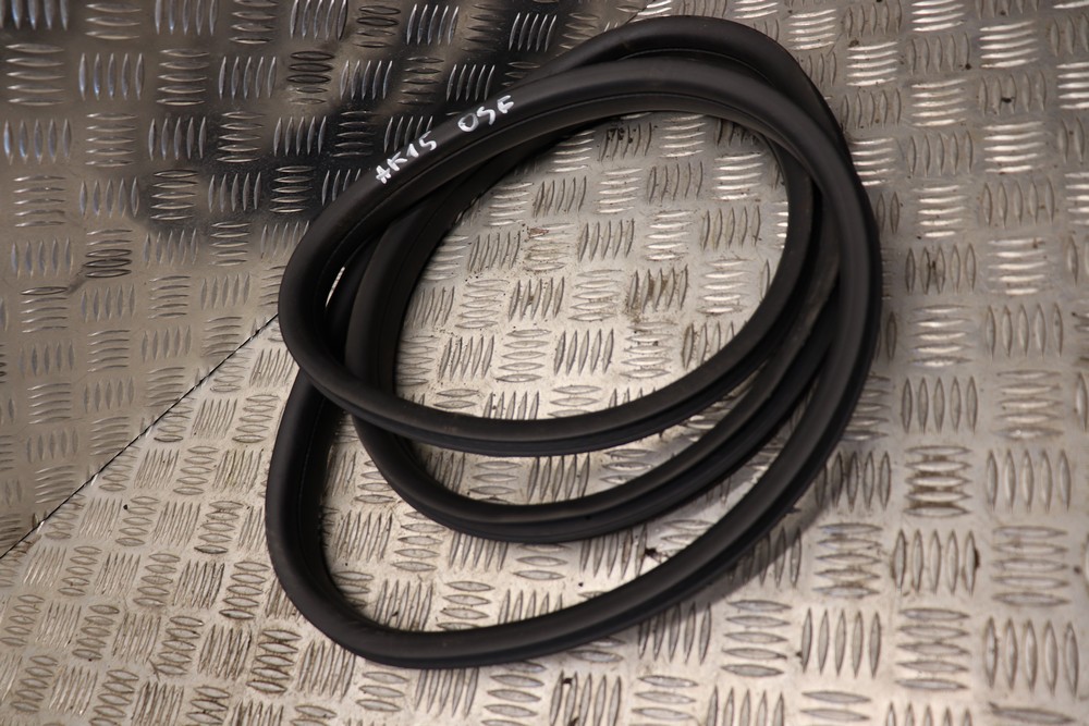 FORD FOCUS MK3 OSF FRONT DOOR RUBBER SEAL (ON BODY) 20152018 AK15