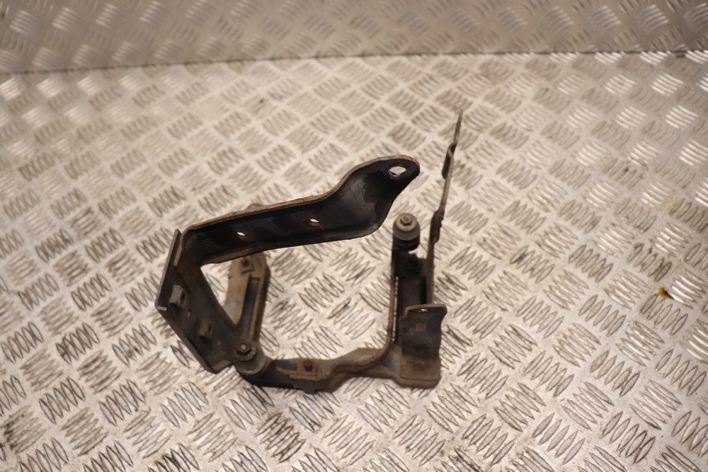 FORD FOCUS MK2 POWER STEERING PUMP BRACKET 20082011 AG58E Gala Motors