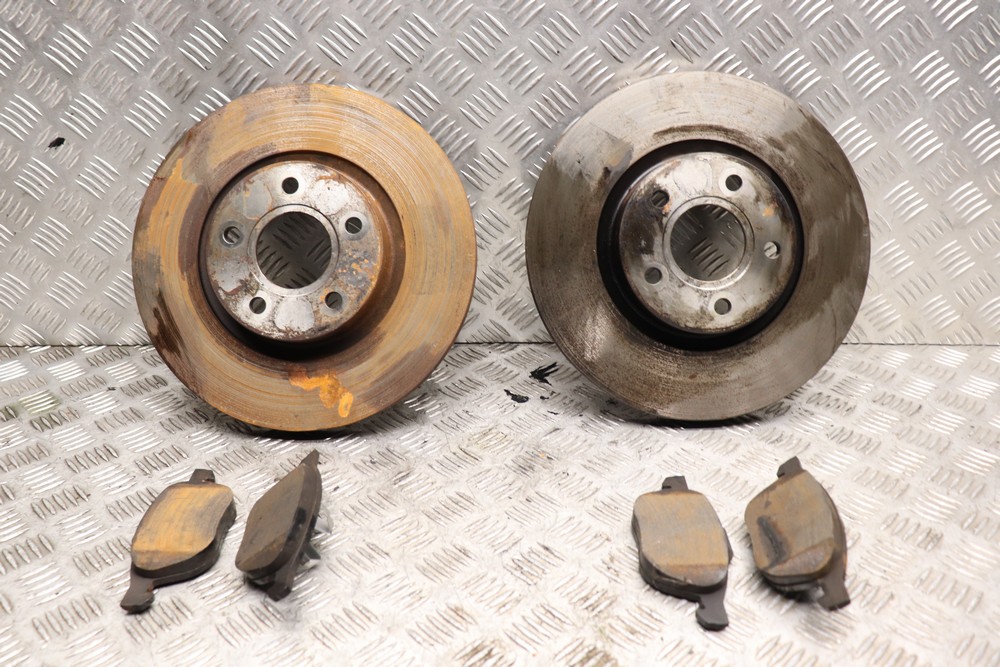 FORD KUGA MK1 FRONT BRAKE DISCS AND PADS 20082012 EY10T Gala Motors