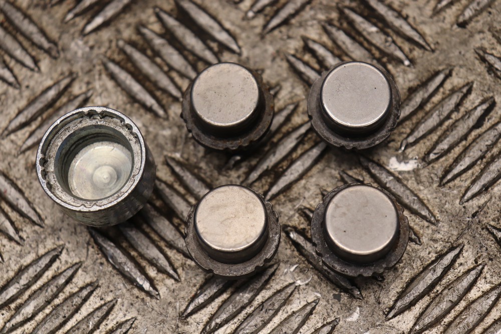 FORD FIESTA MK7 ALLOY WHEEL LOCKING NUTS WITH KEY 20132017 NG66 Gala