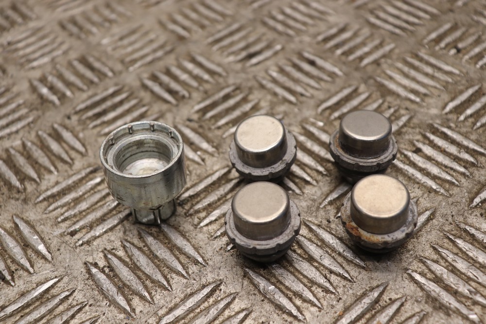 FORD FIESTA MK8 ALLOY WHEEL LOCKING NUTS WITH KEY 20172021 BC17B