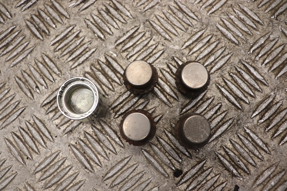 FORD FIESTA MK7 ALLOY WHEEL LOCKING NUTS WITH KEY 20132017 AV64 Gala Motors