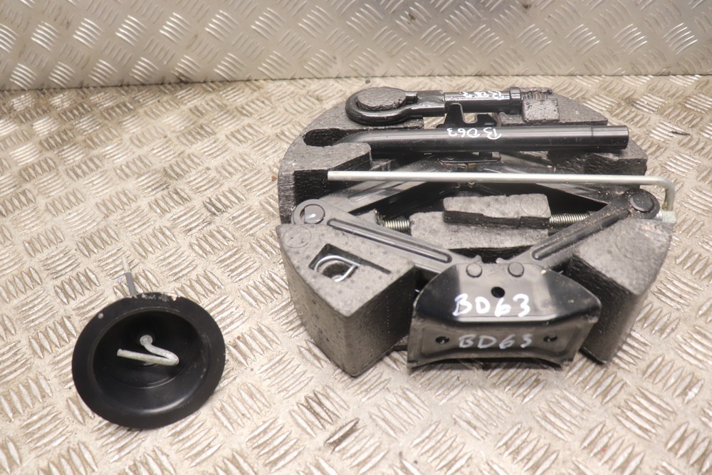 FORD FIESTA MK7 CAR JACK WITH FOAM (AS IN PHOTOS) 20132017 BD63 Gala