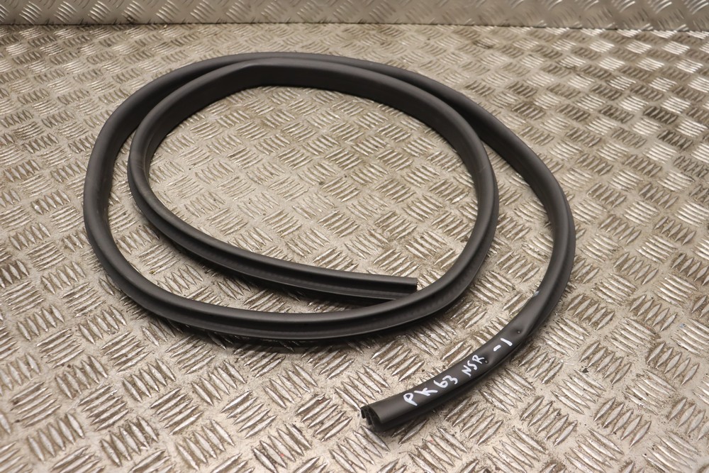 FORD FIESTA MK7 NSR DOOR RUBBER SEAL ON BODY 5DR 20132017 PK632