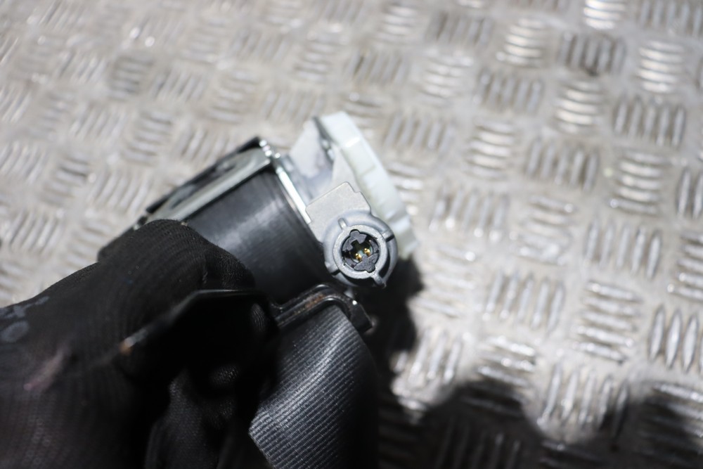 FORD FIESTA MK7 FRONT SEAT BELTS WITH TENSIONERS 3DR 20092012 DU09 Gala Motors