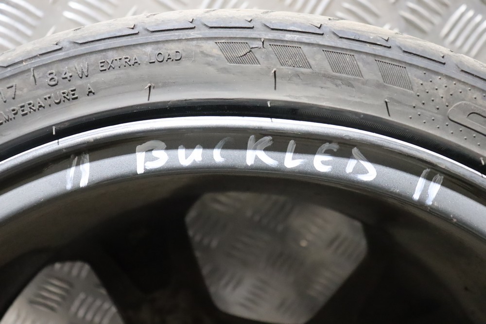 FORD FIESTA MK7 ST180 R17 ALLOY WHEEL (BUCKLED) WITH BAD TYRE 20132017 LN174 Gala Motors