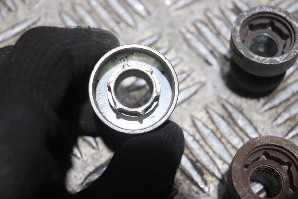 FORD TRANSIT CUSTOM MK8 ALLOY WHEEL LOCKING NUTS 2017-2018 LG17 – Gala