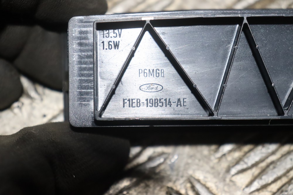 FORD FIESTA MK8 TAILGATE BOOT OPEN SWITCH F1EB19B514AE (DAMAGED) 2017