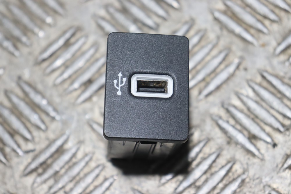 FORD FIESTA MK8 USB HUB PORT HS7T14F014AC 20172020 EY67 Gala Motors