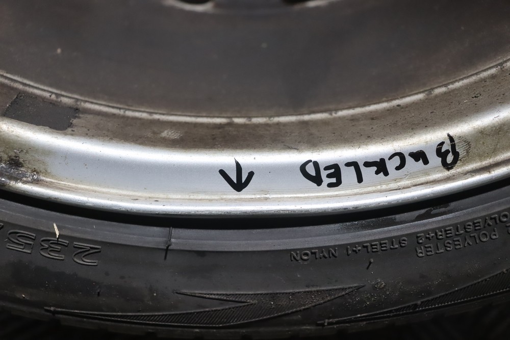 FORD FOCUS MK3 R18 ALLOY WHEEL (BUCKLED) WITH 4MM TYRE 20152018 EJ64H4 Gala Motors