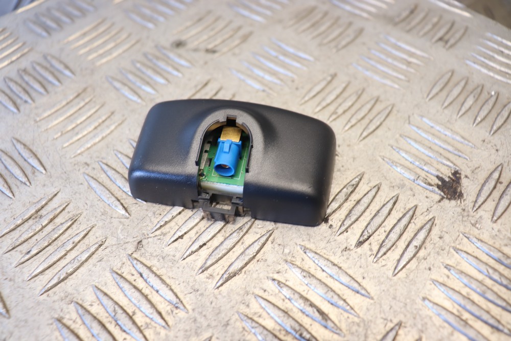 FORD KUGA MK2 SYNC3 GPS RECEIVER ANTENNA AM5T19C175AC 20172019 WP69E