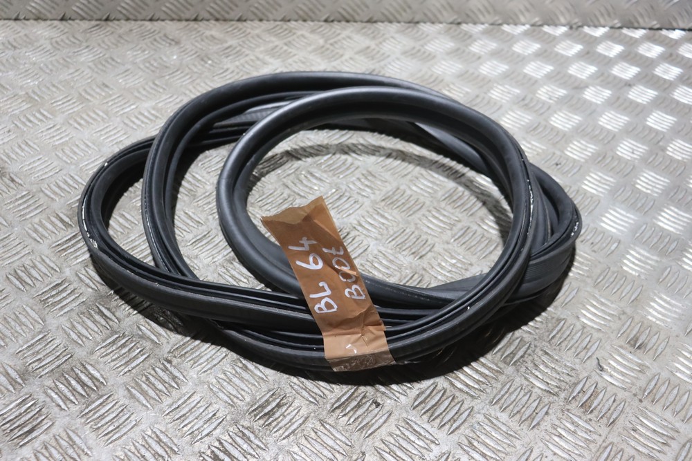 FORD FIESTA MK7 ZETEC S BOOT RUBBER SEAL (ON BODY) 20132017 BL64