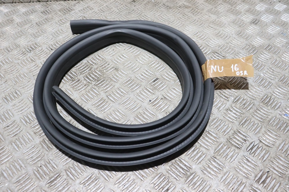 FORD FIESTA MK7 OSR REAR DOOR RUBBER SEAL (ON BODY) 20132017 NU16