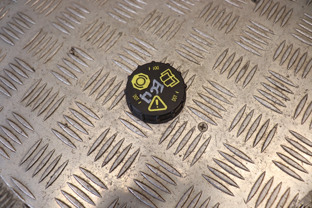 FORD KUGA MK2 STLINE BRAKE FLUID CAP 20172019 EG17 Gala Motors