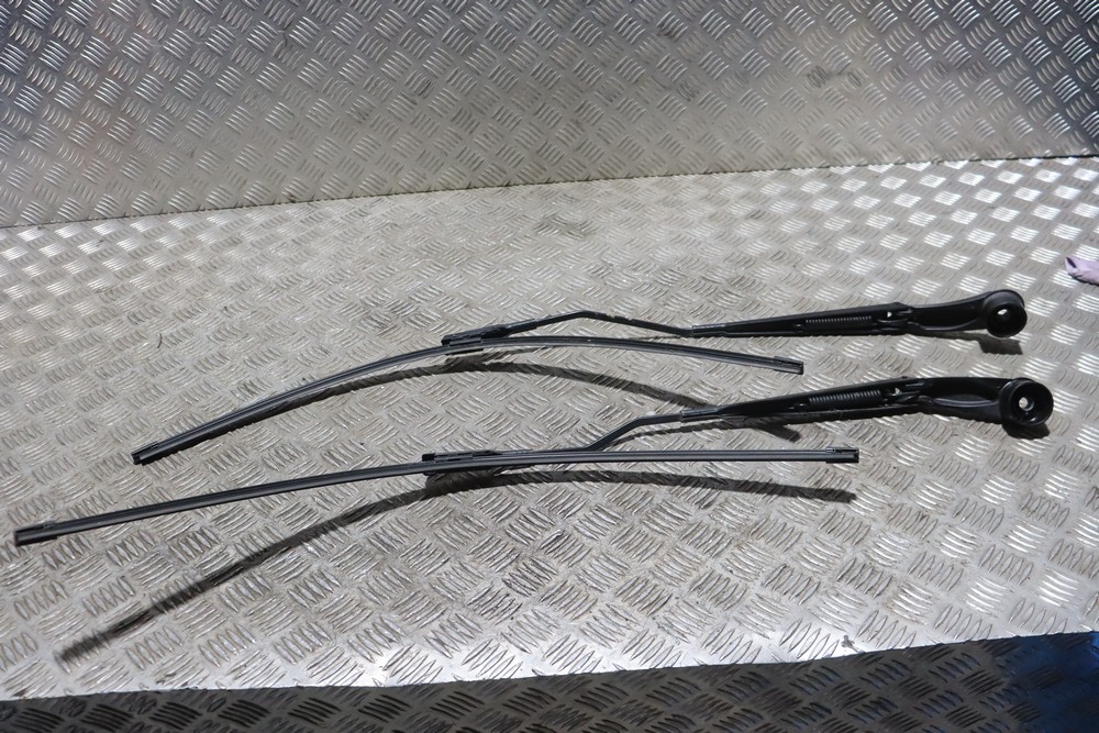 FORD TRANSIT CONNECT MK2 FRONT WIPER ARMS WITH WIPERS 20142018 BC66W