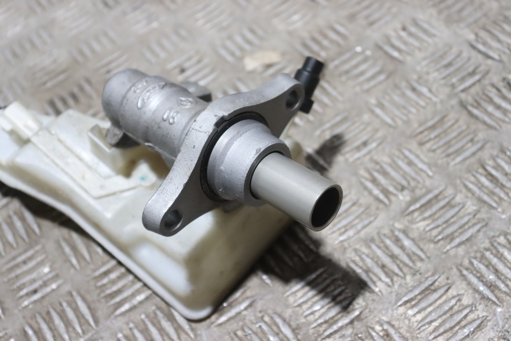 FORD FUSION MK1 BRAKE MASTER CYLINDER WITH FLUID TANK 20062012 RK59