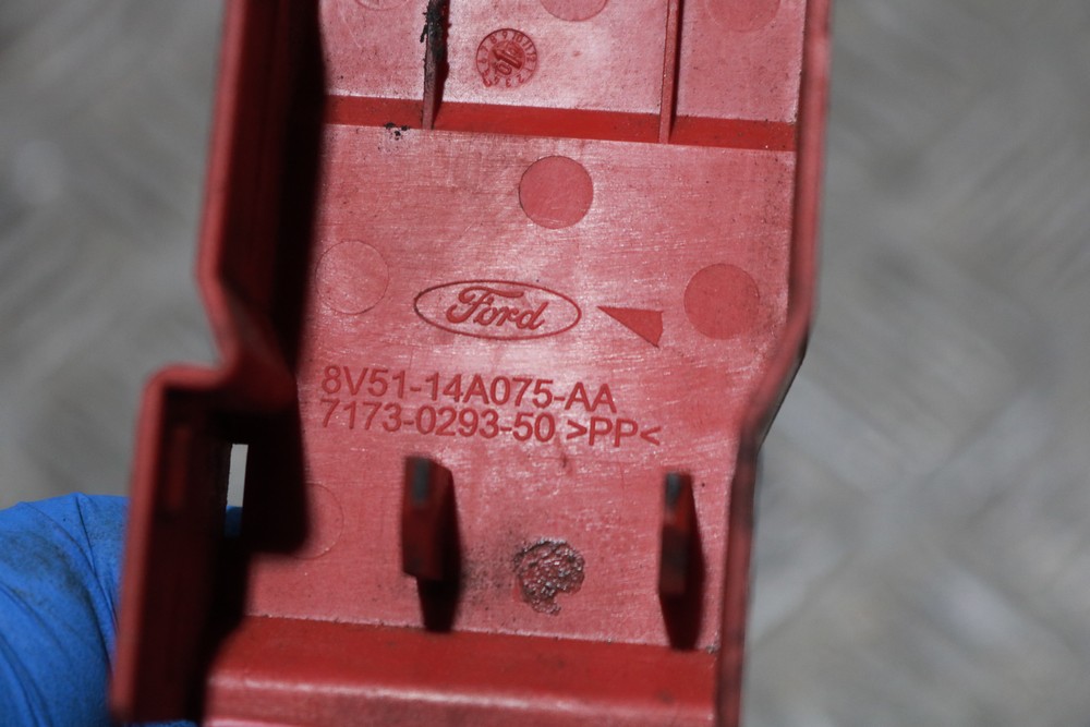 FORD FIESTA MK7 POSITIVE BATTERY TERMINAL COVER 8V5114A075AA 2009