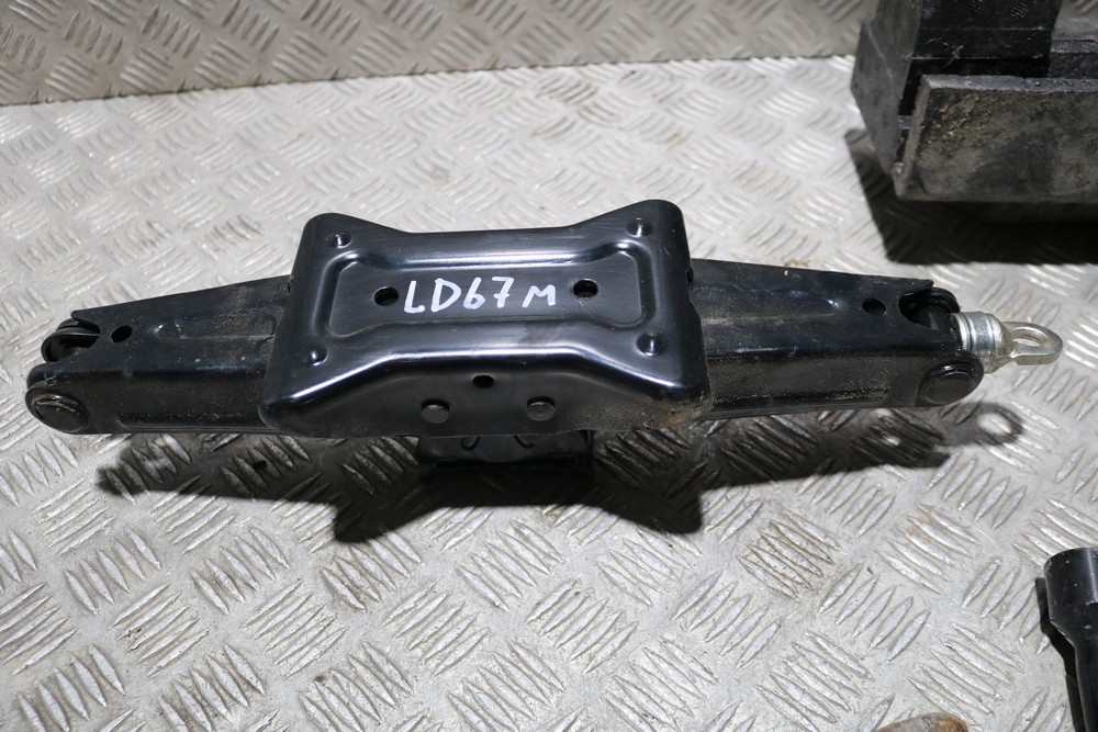 FORD TRANSIT CUSTOM MK8 CAR JACK KIT WITH FOAM 2017-2018 LD67M – Gala