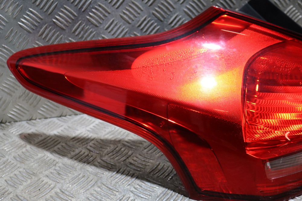 FORD FOCUS MK3 HATCHBACK NS REAR LED LIGHT CLUSTER F1EB13405CF 2015