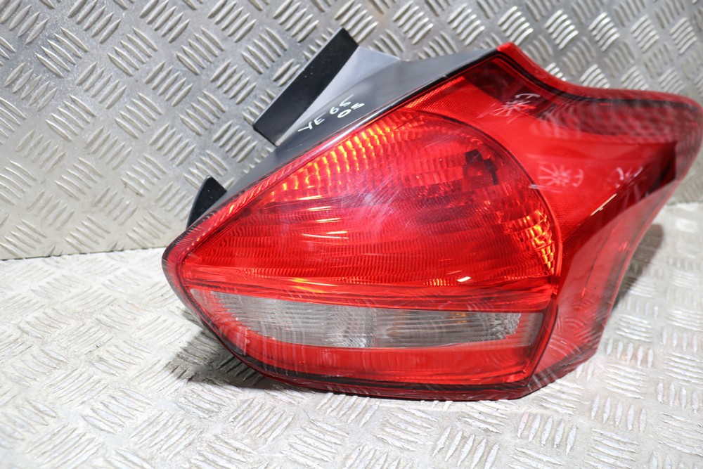 FORD FOCUS MK3 HATCHBACK OS REAR LED LIGHT CLUSTER F1EB13404C 2015