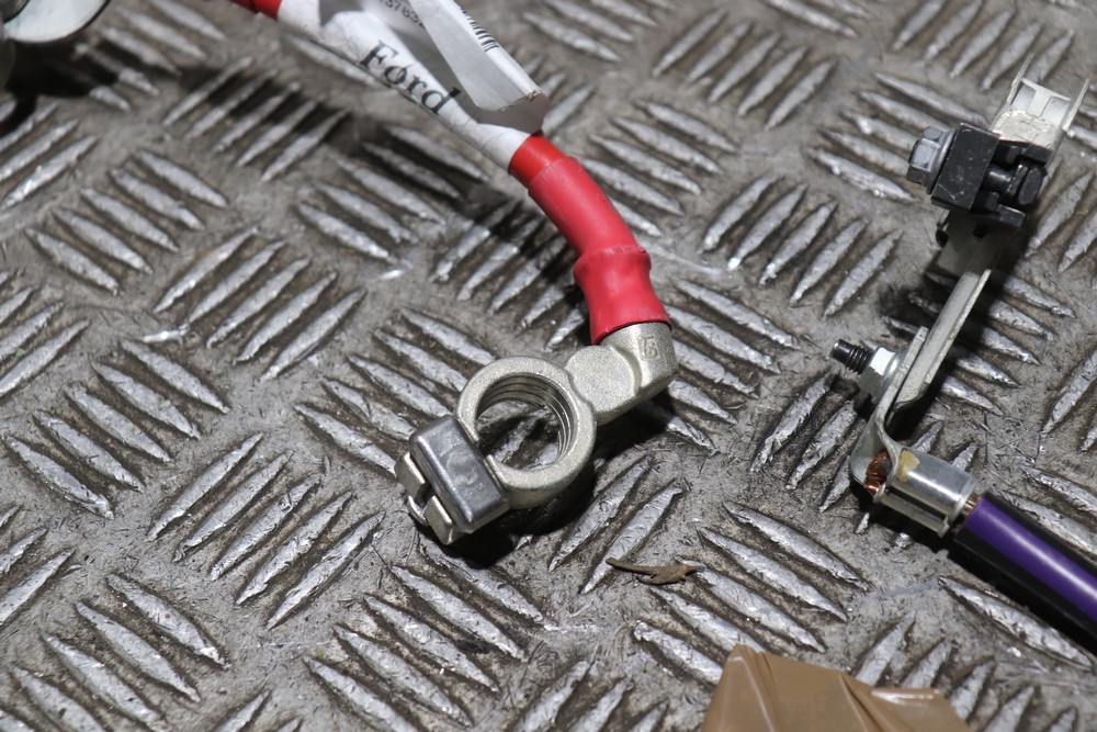 TRANSIT CUSTOM SPORT ECOBLUE BATTERY POSITIVE NEGATIVE